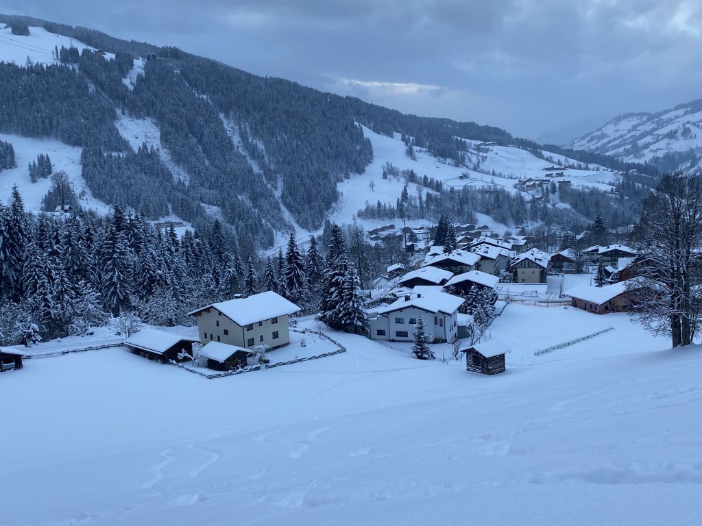 From the house to the piste, from the piste to the house.