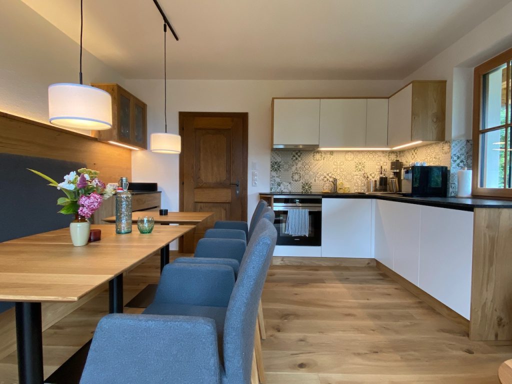New breakfast room and lounge