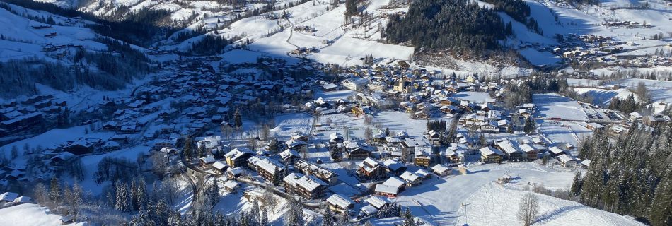 Blick auf Wagrain mit unserem Haus ganz im Vordergrund das erste. Aufgenommen aus dem G-Link.