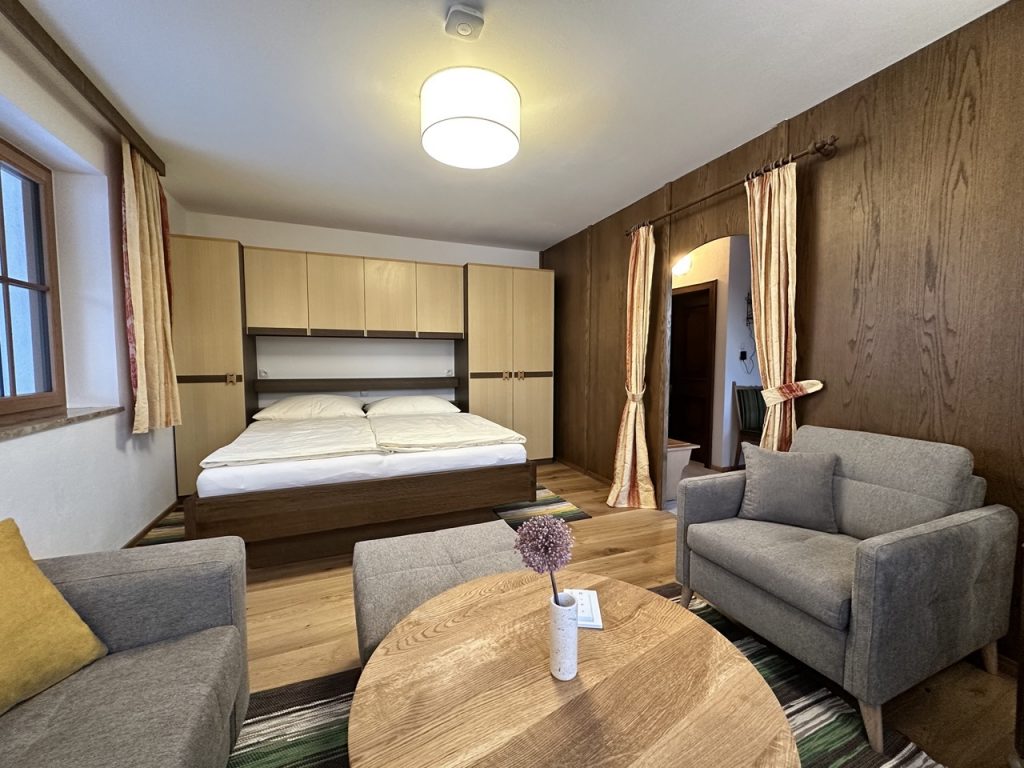 Living and sleeping area of the Hochgründeck flat
